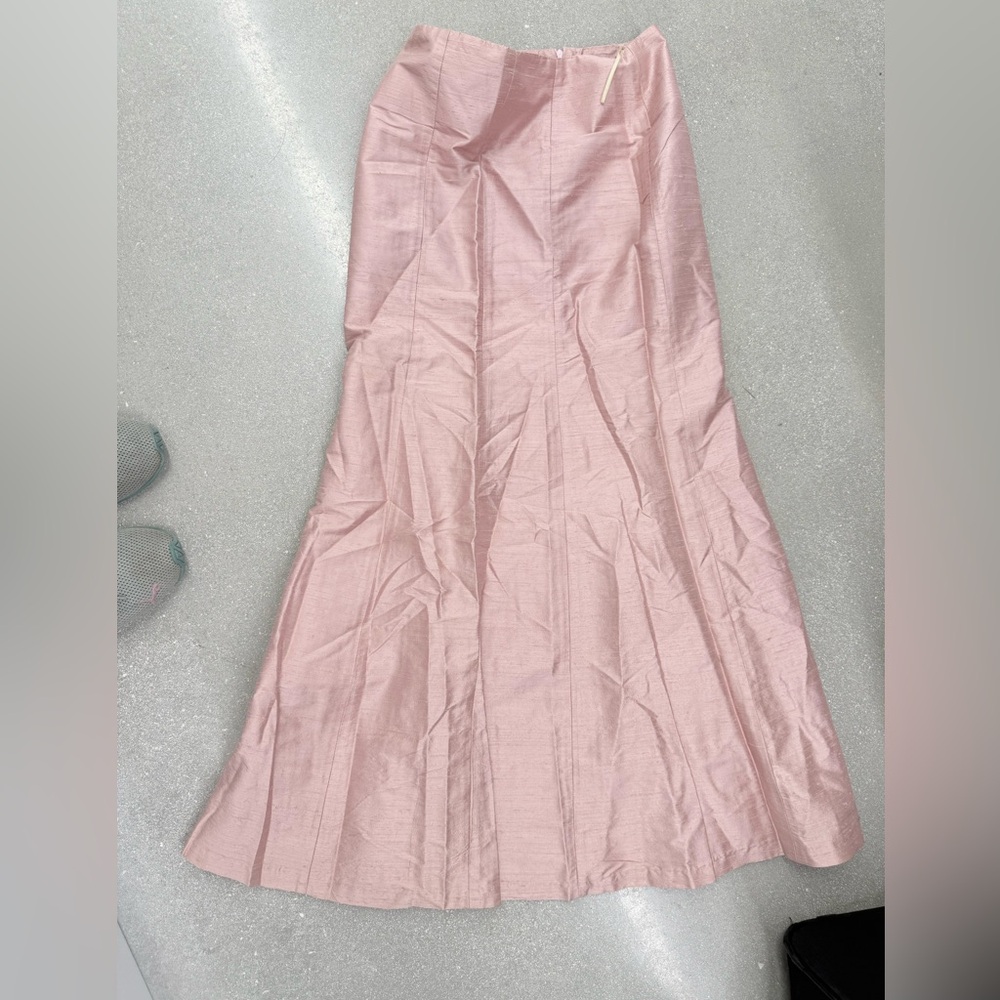 Elegant Pink Women's Skirt vintage size 7/8